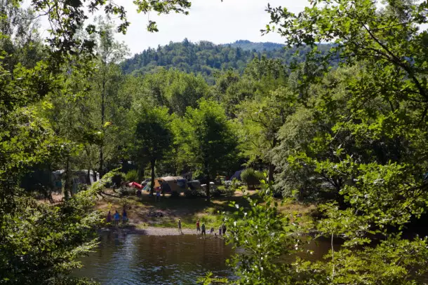 Camping Au Soleil d'Oc 4*, Camping 4* à Argentat sur Dordogne (Corrèze) - Location Mobil Home pour 6 personnes - Photo N°2