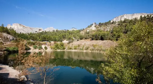 Camping La Vallée Heureuse 4*, Camping 4* à Orgon (Bouches du Rhône) - Location Mobil Home pour 4 personnes - Photo N°2