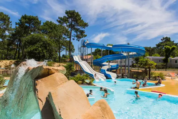 Camping Palmyre Loisirs 4*, Camping 4* à La Palmyre (Charente Maritime) - Location Mobil Home pour 10 personnes - Photo N°11