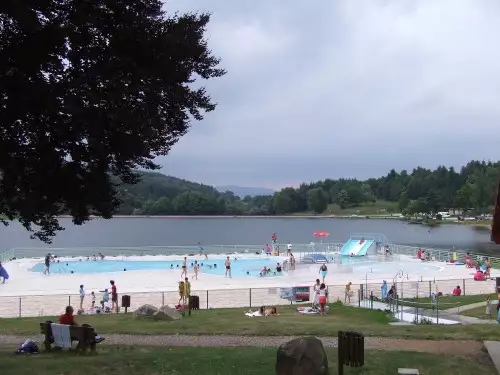 Camping Les Chanterelles 4*, Camping 4* à Saint Rémy sur Durolle (Puy de Dôme) - Location Chalet pour 5 personnes - Photo N°7