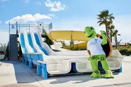 Camping Resort Els Pins 3*, Camping 3* à Malgrat de Mar (Barcelone) - Location Bungalow pour 5 personnes - Photo N°2