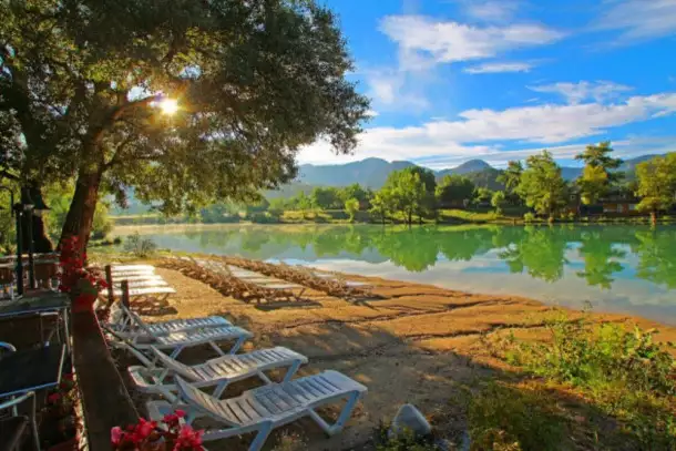 Camping le Lac Bleu 3*, Camping 3* à Châtillon en Diois (Drôme) - Location Mobil Home pour 8 personnes - Photo N°4