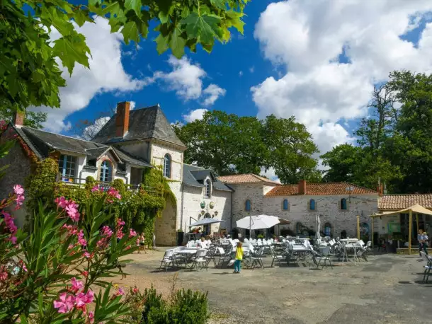 Camping Château La Forêt 4*, Camping 4* à Saint Julien des Landes (Vendée) - Location Mobil Home pour 10 personnes - Photo N°5