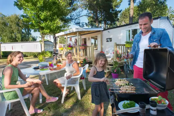 Camping Le Bois Masson 4*, Camping 4* à Saint Jean de Monts (Vendée) - Location Mobil Home pour 8 personnes - Photo N°3