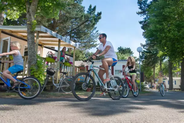 Camping Le Bois Masson 4*, Camping 4* à Saint Jean de Monts (Vendée) - Location Mobil Home pour 8 personnes - Photo N°5
