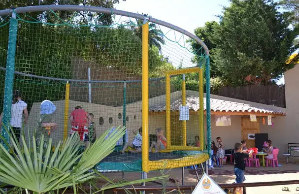 Camping Parc Valrose 4*, Camping 4* à La Londe les Maures (Var) - Location Mobil Home pour 5 personnes - Photo N°13
