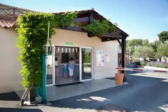 Camping Bel Air 4*, Camping 4* à L'Aiguillon sur Mer (Vendée) - Location Mobil Home pour 5 personnes - Photo N°8