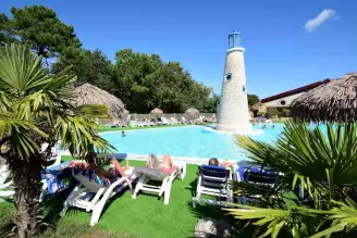 Camping Club Les Lacs 5*, Camping 5* à Soulac sur Mer (Gironde) - Location Mobil Home pour 4 personnes - Photo N°10