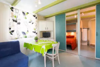 Camping El Far 3*, Camping 3* à Calella (Barcelone) - Location Bungalow pour 2 personnes - Photo N°4