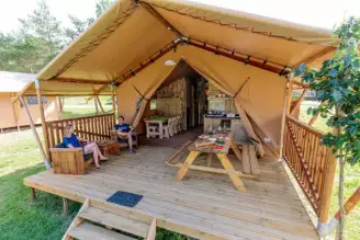 Camping Lac de Thoux St-Cricq 3*, Camping 4* à Saint Cricq (Gers) - Location Tente équipée pour 6 personnes