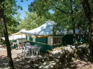 Camping Les Reflets du Quercy 4*, Camping 4* à Crayssac (Lot) - Location Bungalow pour 5 personnes - Photo N°4