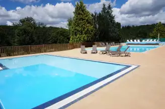 Camping Les Gorges du Chambon 4*, Camping 4* à Eymouthiers (Charente) - Location Chalet pour 5 personnes - Photo N°10