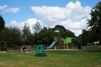 Camping Les Gorges du Chambon 4*, Camping 4* à Eymouthiers (Charente) - Location Chalet pour 5 personnes - Photo N°13