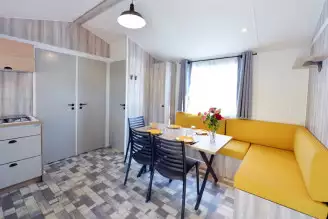 , Camping à L'Houmeau (Charente Maritime) - Location Mobil Home pour 8 personnes - Photo N°3