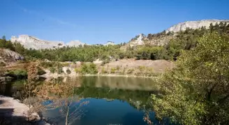 Camping La Vallée Heureuse 4*, Camping 4* à Orgon (Bouches du Rhône) - Location Tente équipée pour 5 personnes - Photo N°2