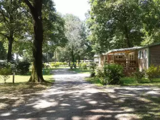 Camping OAKi 3*, Camping 3* à Mesnard la Barotière (Vendée) - Location Mobil Home pour 2 personnes - Photo N°1