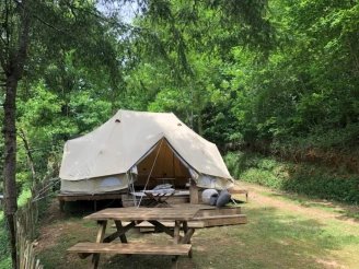 Camping Moulin de Chaules 3*, Camping 3* à Saint Constant (Cantal) - Location Tente équipée pour 4 personnes - Photo N°2