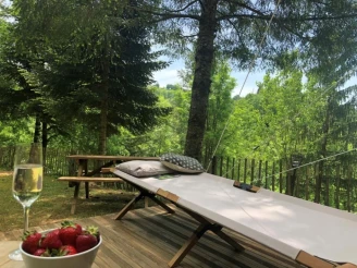 Camping Moulin de Chaules 3*, Camping 3* à Saint Constant (Cantal) - Location Tente équipée pour 4 personnes - Photo N°4