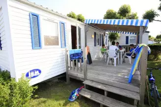 Camping Oléron Loisirs 4*, Camping 4* à Saint Georges d'Oléron (Charente Maritime) - Location Mobil Home pour 6 personnes