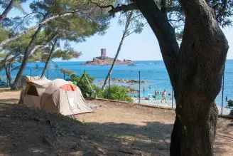 Camping Plage du Dramont 4*, Camping 4* à Agay (Var) - Location Chalet pour 5 personnes - Photo N°2