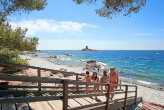 Camping Plage du Dramont 4*, Camping 4* à Agay (Var) - Location Chalet pour 5 personnes - Photo N°4