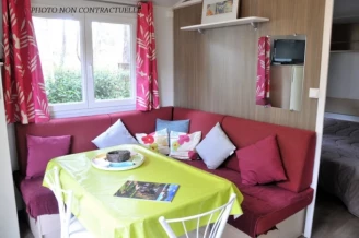 Camping La Pinède 4*, Camping 4* à Castelnau de Guers (Hérault) - Location Mobil Home pour 2 personnes - Photo N°4