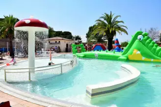 Camping Site de Gorge Vent 3*, Camping 3* à Fréjus (Var) - Location Bungalow pour 5 personnes - Photo N°3