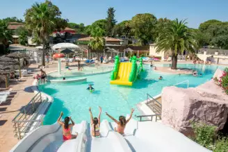 Camping Site de Gorge Vent 3*, Camping 3* à Fréjus (Var) - Location Bungalow pour 5 personnes - Photo N°11
