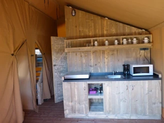 Camping Vilanova Park 4*, Camping 4* à Vilanova I la Geltru (Barcelone) - Location Tente équipée pour 5 personnes - Photo N°2