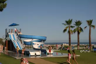 Camping Vilanova Park 4*, Camping 4* à Vilanova I la Geltru (Barcelone) - Location Bungalow pour 4 personnes - Photo N°4