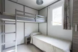 Camping Vilanova Park 4*, Camping 4* à Vilanova I la Geltru (Barcelone) - Location Bungalow pour 4 personnes - Photo N°8