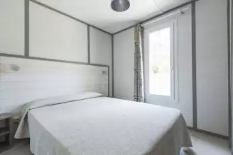 Camping Vilanova Park 4*, Camping 4* à Vilanova I la Geltru (Barcelone) - Location Bungalow pour 4 personnes - Photo N°10