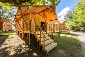 Camping Millau Plage 4*, Camping 4* à Millau (Aveyron) - Location Cabane pour 5 personnes - Photo N°1