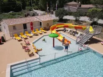 Camping La Rivière 3*, Camping 3* à Saint Maime (Alpes de Haute Provence) - Location Cabane pour 4 personnes - Photo N°3