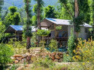 Camping La Rivière 3*, Camping 3* à Saint Maime (Alpes de Haute Provence) - Location Cabane pour 5 personnes - Photo N°2