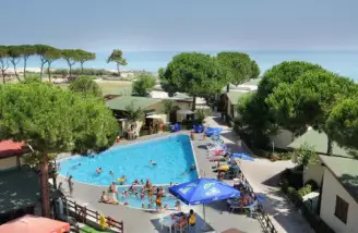 Camping Heliopolis 4*, Camping 4* à Pineto (Teramo) - Location Gite pour 4 personnes - Photo N°2