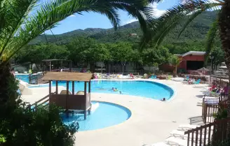 Camping Le Bois Fleuri 5*, Camping 3* à Argeles sur Mer (Pyrénées Orientales) - Location Chalet pour 6 personnes - Photo N°3