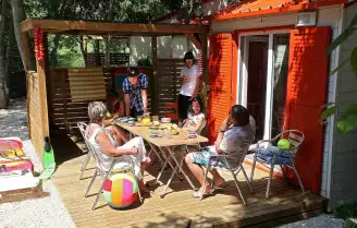 Camping Le Bois Fleuri 5*, Camping 3* à Argeles sur Mer (Pyrénées Orientales) - Location Chalet pour 6 personnes - Photo N°1