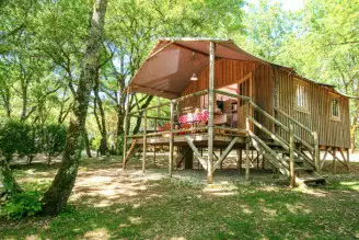 Camping Les Hirondelles 4*, Camping 3* à Loupiac (Lot) - Location Cabane pour 5 personnes - Photo N°1
