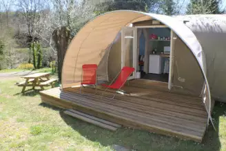 Camping Moulin de Chaules 3*, Camping 3* à Saint Constant (Cantal) - Location Mobil Home pour 4 personnes - Photo N°1