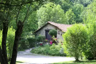 Camping Moulin de Chaules 3*, Camping 3* à Saint Constant (Cantal) - Location Cabane pour 4 personnes - Photo N°2