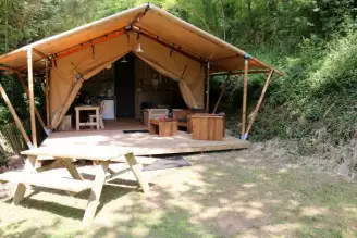 Camping Moulin de Chaules 3*, Camping 3* à Saint Constant (Cantal) - Location Bungalow pour 6 personnes - Photo N°1