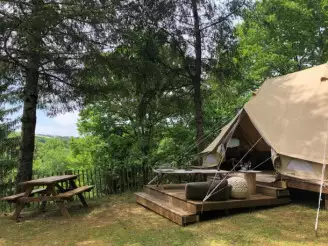 Camping Moulin de Chaules 3*, Camping 3* à Saint Constant (Cantal) - Location Tente équipée pour 4 personnes - Photo N°3