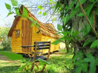 Village Toue des Demoiselles , Camping à Chassenard (Allier) - Location Cabane pour 2 personnes - Photo N°1