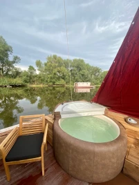 Village Toue des Demoiselles , Camping à Chassenard (Allier) - Location Cabane pour 2 personnes - Photo N°2