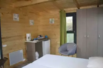 Camping Village des Monédières, Camping 3* à Chamberet (Corrèze) - Location Cabane pour 2 personnes - Photo N°4