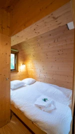 Camping Village des Monédières, Camping 3* à Chamberet (Corrèze) - Location Cabane pour 4 personnes - Photo N°4