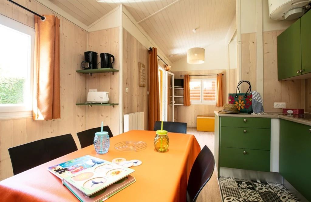 Camping À la Rencontre du Soleil 5*, Camping 5* à Le Bourg d'Oisans (Isère) - Location Chalet pour 5 personnes - Photo N°2