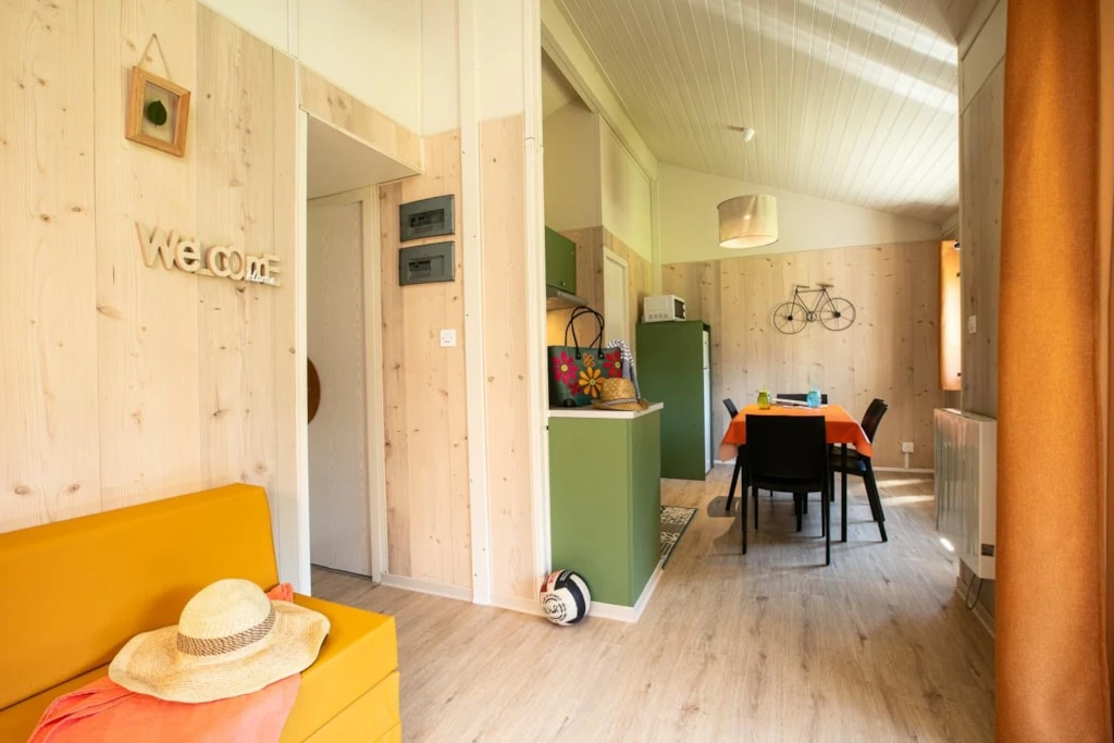 Camping À la Rencontre du Soleil 5*, Camping 5* à Le Bourg d'Oisans (Isère) - Location Chalet pour 5 personnes - Photo N°5