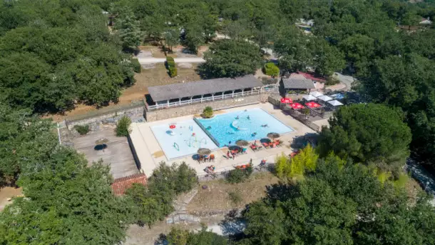Camping Les Reflets du Quercy 4*, Camping 4* à Crayssac (Lot) - Location Bungalow pour 5 personnes - Photo N°2